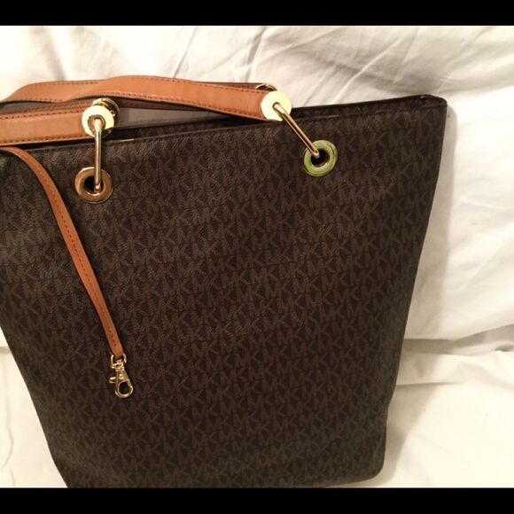 MICHAEL KORS LARGE ZIPPER TOTE MK LOGO SIGNATURE RAVEN - Picture 4 of 16